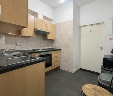 Furnished Double Room To Let - HP11 - Photo 1