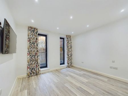 2 bedroom flat to rent - Photo 2