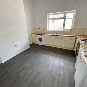 Forest Road West, Forest Fields, Property for rent - Photo 2