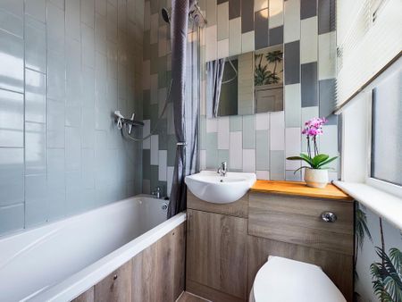 3 bedroom terraced house to rent - Photo 3