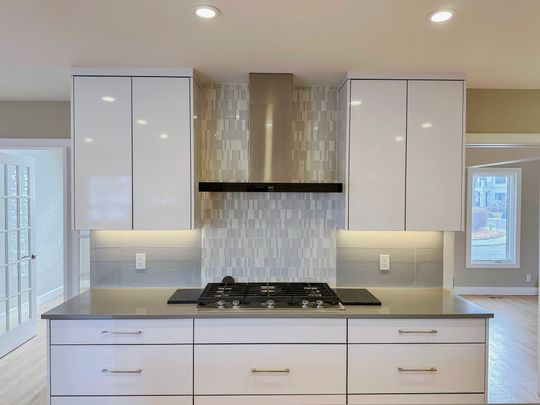 Spacious Family Home With Hot Tub And Fire Pit In St. Andrews Heights! - Photo 1