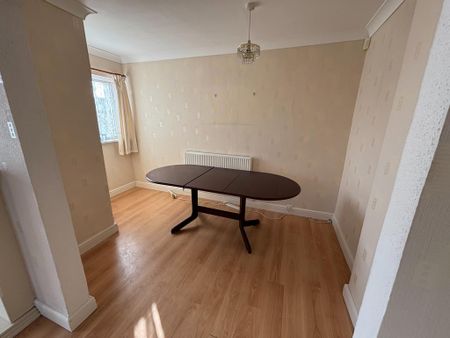 4 bedroom detached house to rent - Photo 3