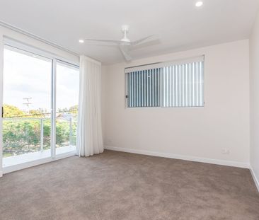 Stunning New 3-Bedroom Unit with Spectacular Views of Moreton Bay! - Photo 6