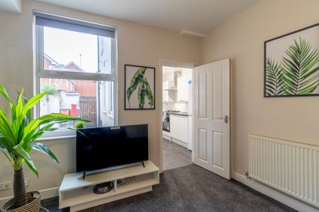 4 Bed Student Accommodation - Photo 2