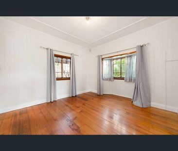 4 St. Leonards Street, Coorparoo, Qld 4151 - Photo 2