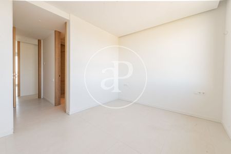 Triplex penthouse for rent in La Finca - Photo 2
