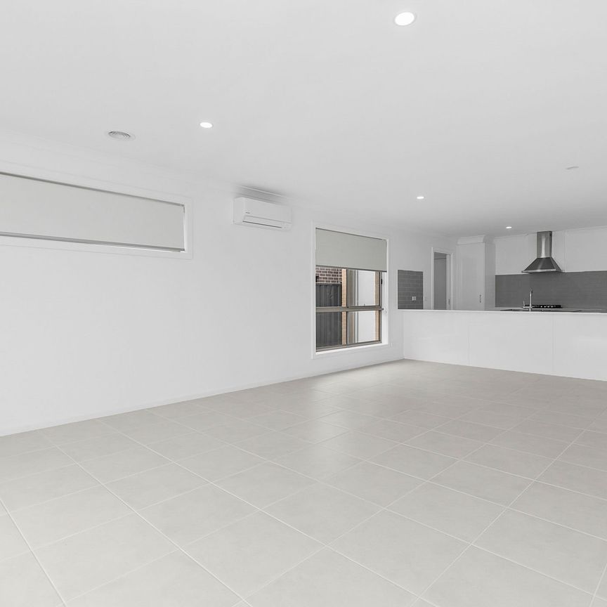 Luxury Living in a Peaceful Family Estate - Photo 1