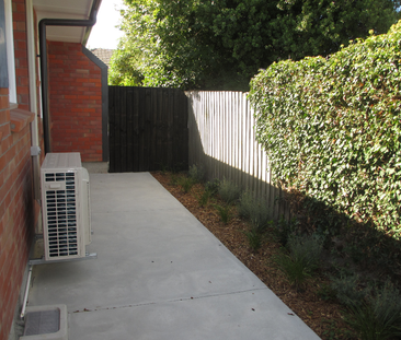 Sunny two-bedroom unit in Merivale - Photo 2