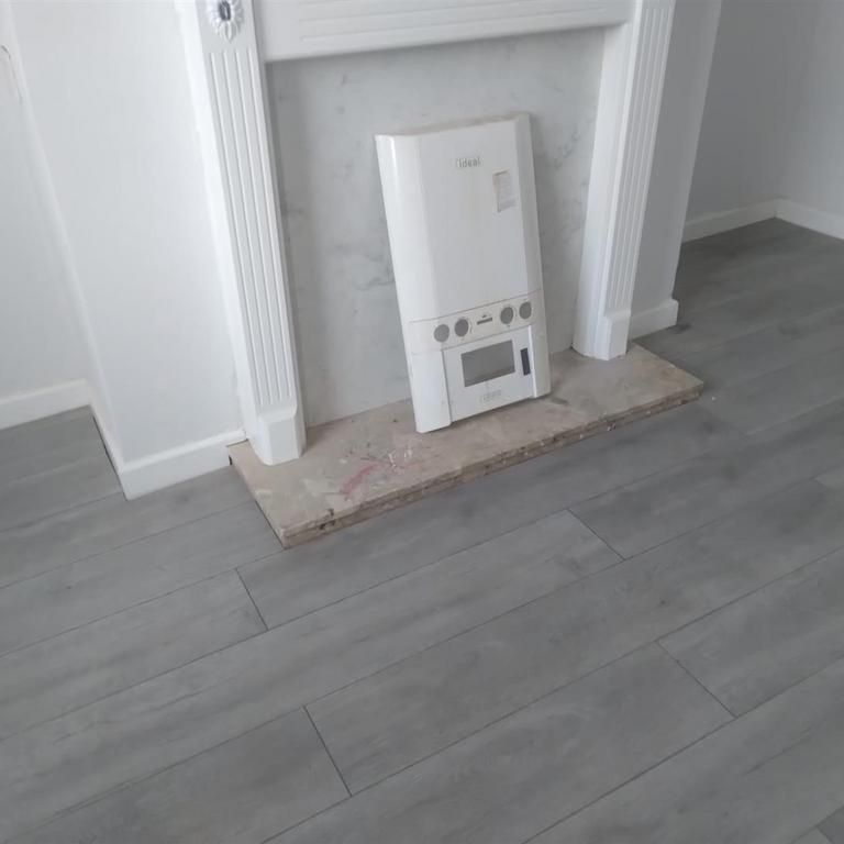 2 bedroom end of terrace house to rent - Photo 1