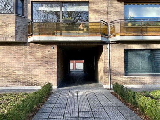 Ruim gerenoveerd eerste verdiep in woonpark bij dorpscentrum - Photo 1