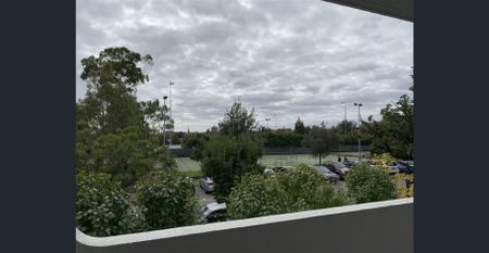 Spacious 1 bedroom with car park in Prime area in Prahran - Photo 4