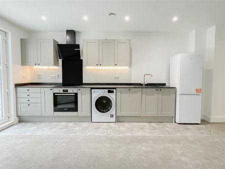 Flat 92, 7 Martin Court, Hastings, TN34 1EF - Photo 2