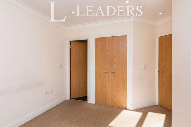 Goldsworth Road, GU21 - Photo 1