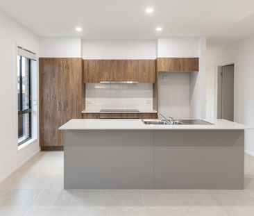 BEAUTIFUL HOME IN MOUNT PLEASANT - Photo 5