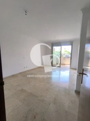 Piso en alquiler en Avenida del Tres de Mayo - Photo 1