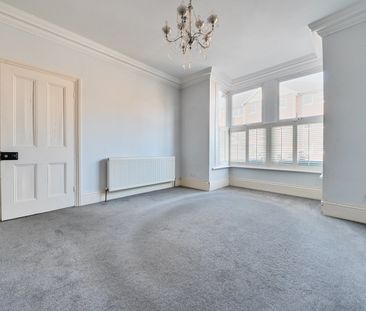 Terraced House to rent - Old Road West, Gravesend, DA11 - Photo 3