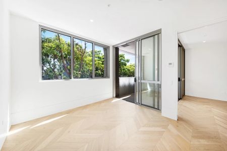 Brand New Designer One-Bedroom Residence in Prestigious "Pienza" - Photo 3