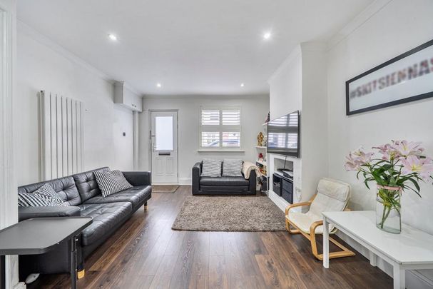 3 bedroom end of terrace house to rent - Photo 1