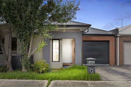 Sophisticated & Stylish Living - Photo 2