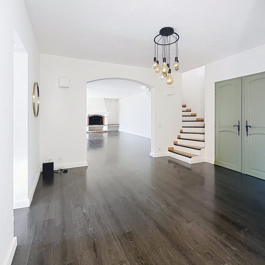 Location Maison 5 pièces 209m² MOUGINS 06250 - Photo 1