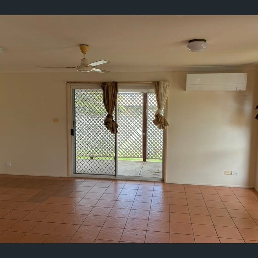 Farm Street Unit with Freshly Renovated Bathroom - AVAILABLE 4 MARCH - Photo 1