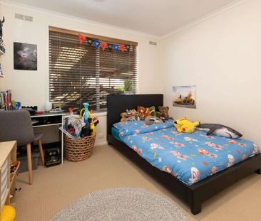 Stylish, Updated Living in a Quiet Court - Photo 6