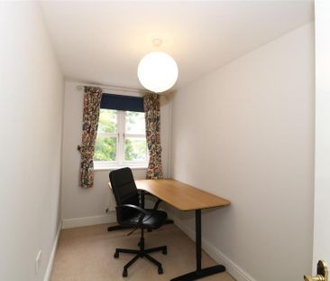 4 bedroom mews to rent - Photo 3