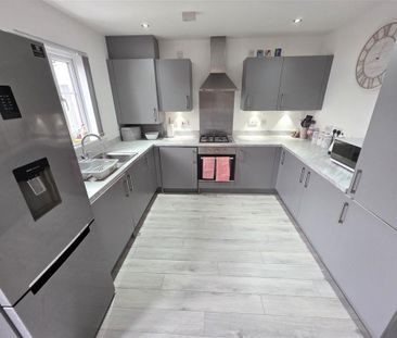 3 bedroom semi-detached house to rent - Photo 5