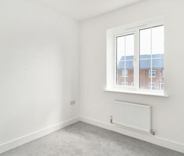 3 bedroom end of terrace house to rent - Photo 2