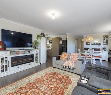 Modern 3x2 Home in High Wycombe ! 6 MONTHS LEASE ONLY ! - Photo 3