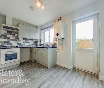 2 bedroom semi-detached house to rent - Photo 4