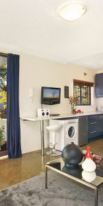 Stylish Sun-filled One Bedroom Apartment - Photo 4