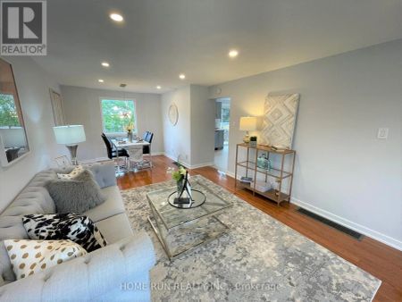 42 WALGATE AVENUE - Photo 2