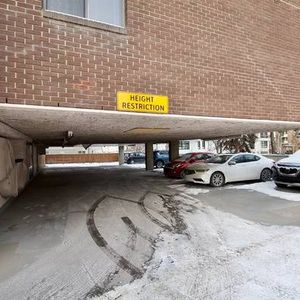 SW Calgary 1 Bedroom 1 Bathroom Apartment - Photo 2