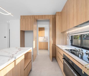 Modern & Spacious Three Bedroom Living - Photo 3