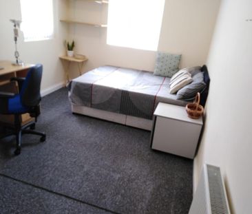 4 bedroom private hall to rent - Photo 3