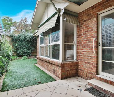 SPACIOUS, PRIVATE & PERFECTLY MAINTAINED! - Photo 4