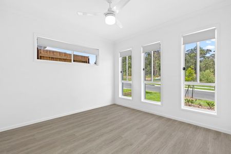 25 WARATAH CIRCUIT, GREENBANK - Photo 4