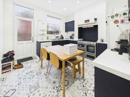 2 bedroom terraced house to rent - Photo 4