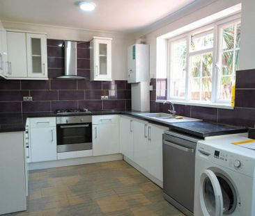 3 bedroom end of terrace house to rent - Photo 6