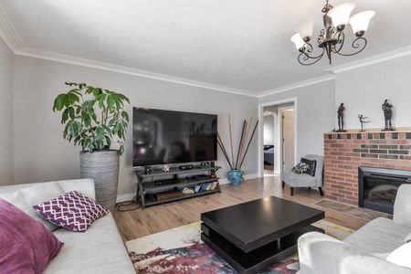 For Lease - 995 Gorham Street, Newmarket, Ontario - Photo 2