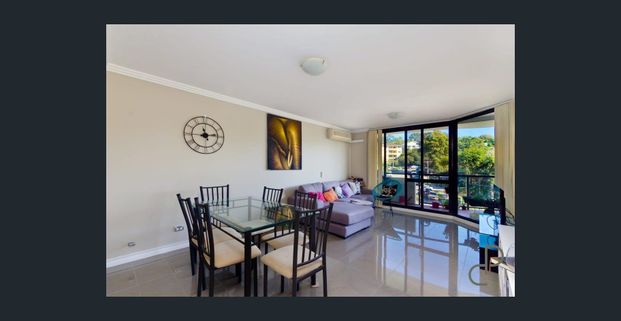 Ultra Convenient two bedroom apartment - Photo 1