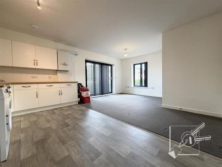 2 bedroom ground floor flat to rent - Photo 3