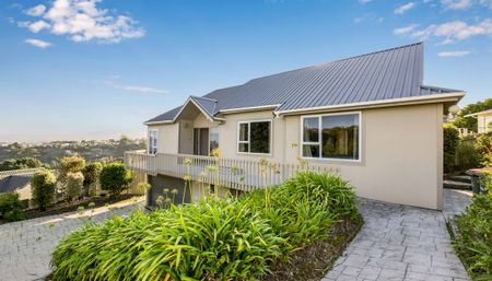 Spacious home in sought after location - Photo 2