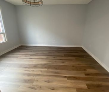 For Lease - 104 Inverhuron Trail, Oakville, Ontario - Photo 2