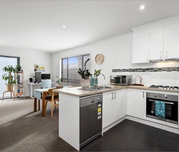 Low-Maintenance Living in Sought-After Hamlyn Heights - Photo 6