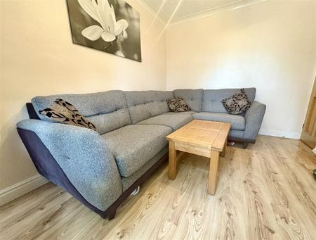 4 bedroom detached house to rent - Photo 2