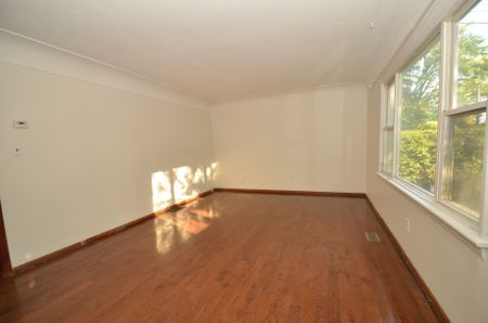 For Lease - 490 Springbrook Avenue, Hamilton, Ontario - Photo 4