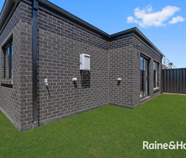 Brand new Family Home in Cranbourne East - $600/week - Photo 6