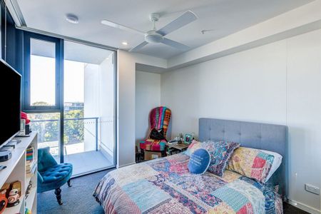 Stylish One Bedroom Apartment in Kelvin Grove Urban Village! - Photo 2